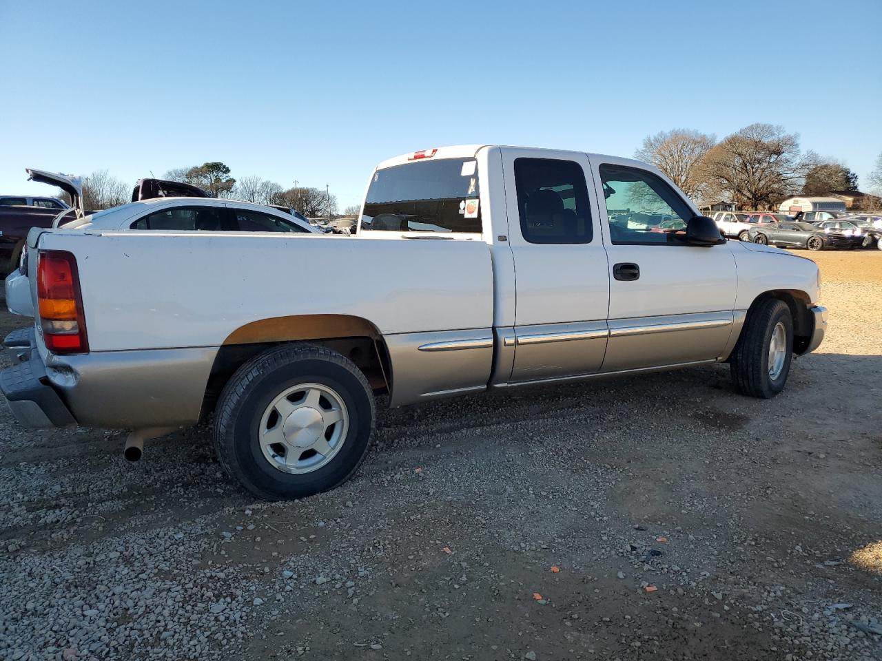 Image 3 of 2004 GMC NEW SIERRA C1500 2004 with VIN 2GTEC19VX41107519