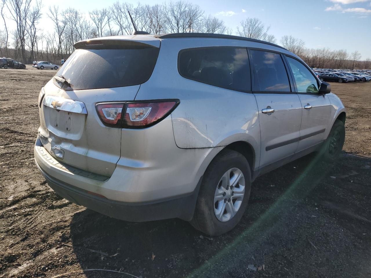 Obraz 3 z 2017 CHEVROLET TRAVERSE LS 2017 z VIN 1GNKRFKDXHJ313345