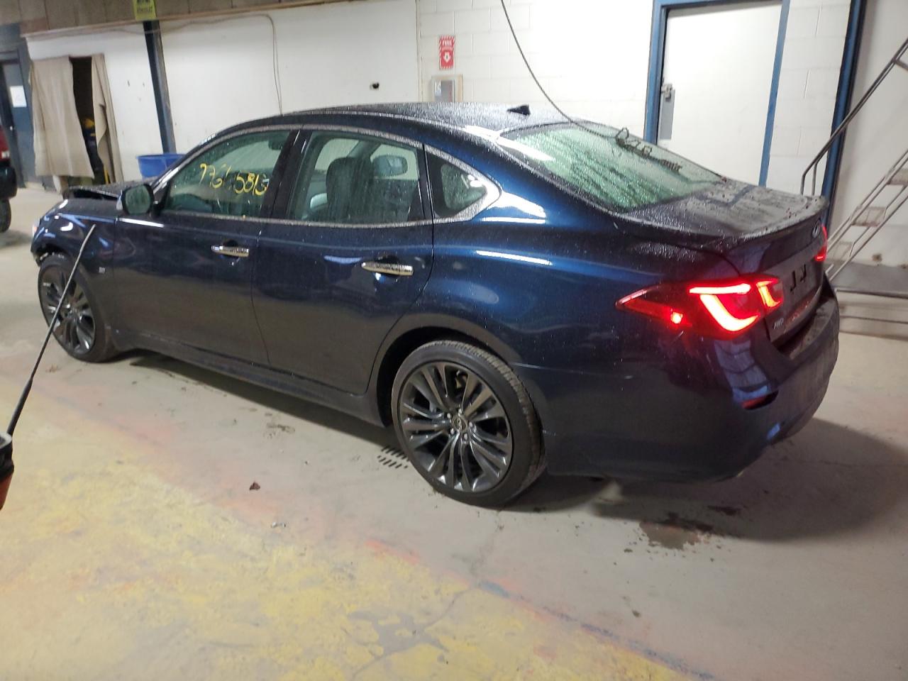 Image 2 of 2018 INFINITI Q70 3.7 LUXE 2018 with VIN JN1BY1AR1JM220121