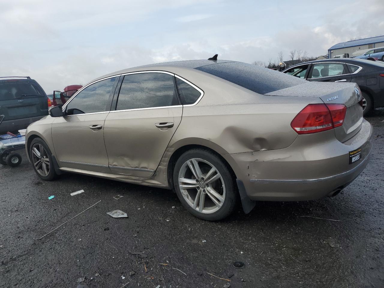 Obraz 2 z 2015 VOLKSWAGEN PASSAT SE 2015 z VIN 1VWBT7A3XFC040818