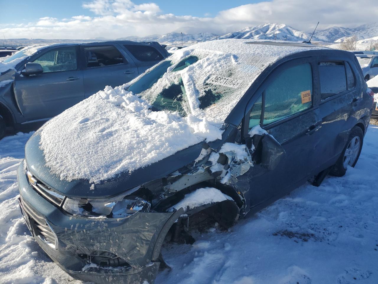 Изображение 1 2021 CHEVROLET TRAX LS 2021 с VIN KL7CJNSM1MB374020