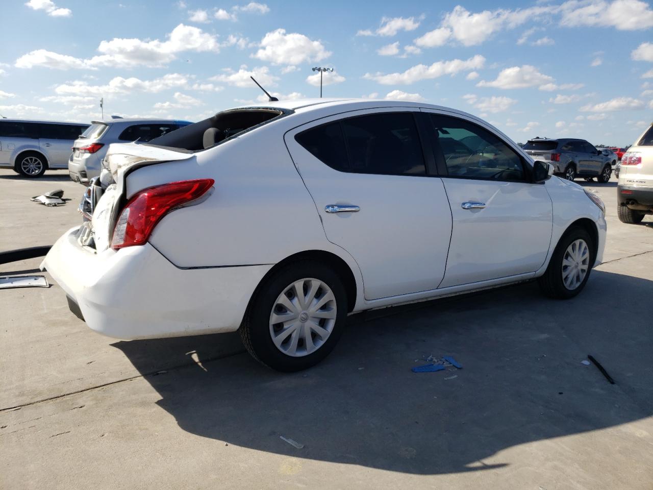 Изображение 3 2017 NISSAN VERSA S 2017 с VIN 3N1CN7AP5HL862070