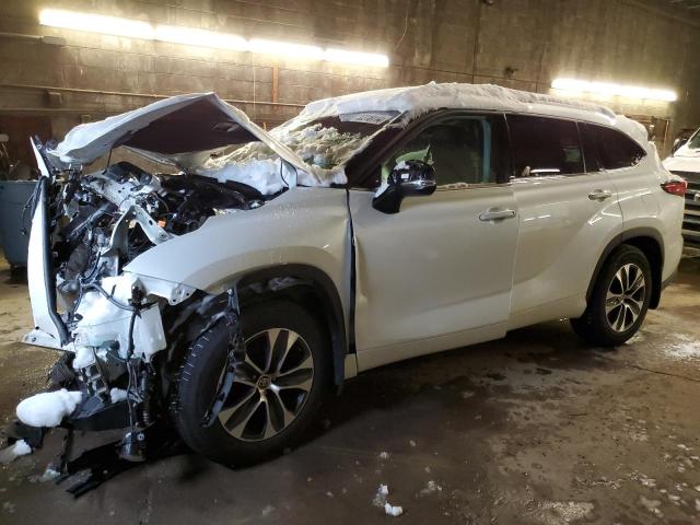 Image 1 of 2022 TOYOTA HIGHLANDER XLE 2022 with VIN 5TDHZRBH4NS199056