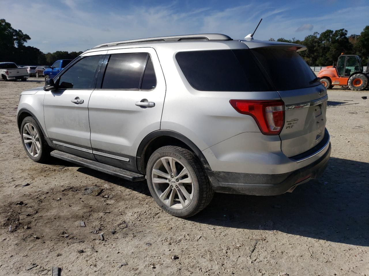 Image 2 of 2018 FORD EXPLORER XLT 2018 with VIN 1FM5K8D83JGB97555