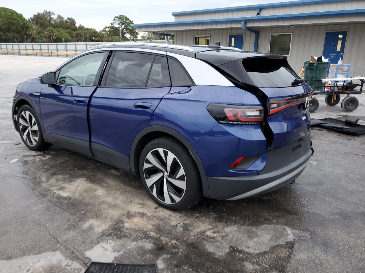 Image 2 of 2021 VOLKSWAGEN ID.4 FIRST EDITION 2021 with VIN WVGDMPE22MP009512