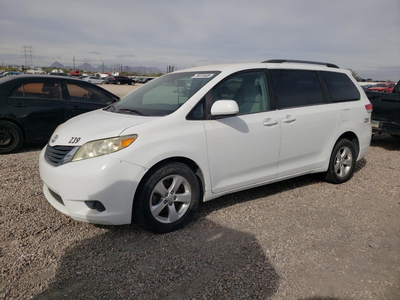 2013 TOYOTA SIENNA LE 2013 image