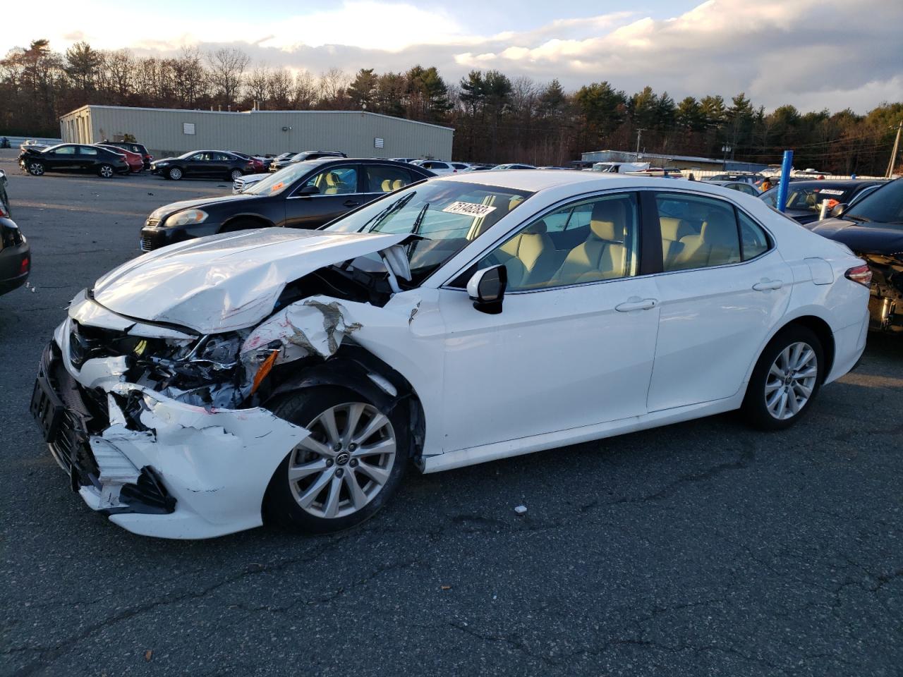 Obraz 1 z 2020 TOYOTA CAMRY LE 2020 z VIN 4T1C11AKXLU503057