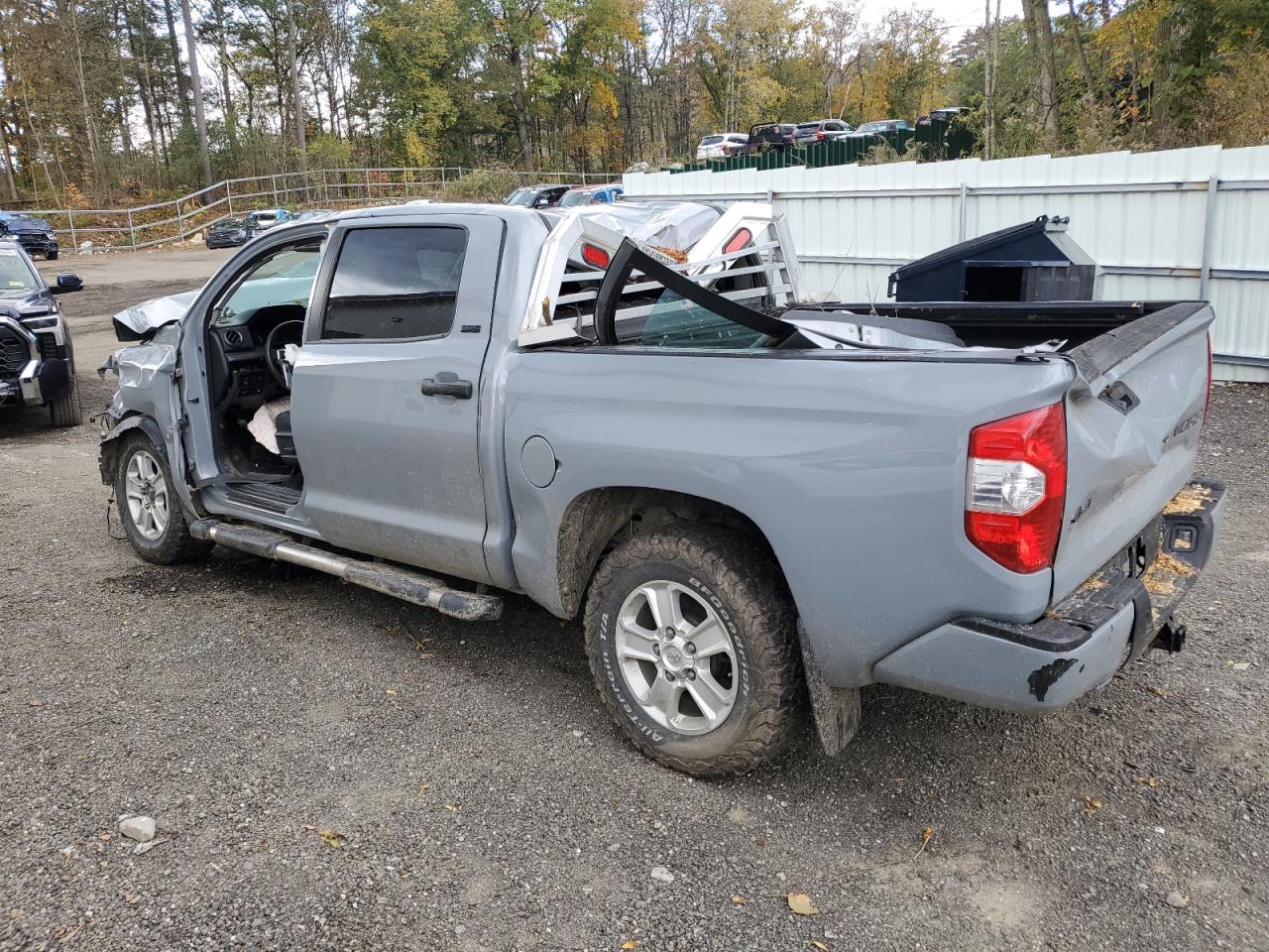 Изображение 2 2020 TOYOTA TUNDRA CREWMAX SR5 2020 с VIN 5TFDY5F13LX889301