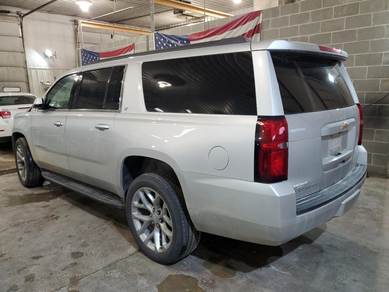 Obraz 2 z 2019 CHEVROLET SUBURBAN K1500 LT 2019 z VIN 1GNSKHKC8KR321993