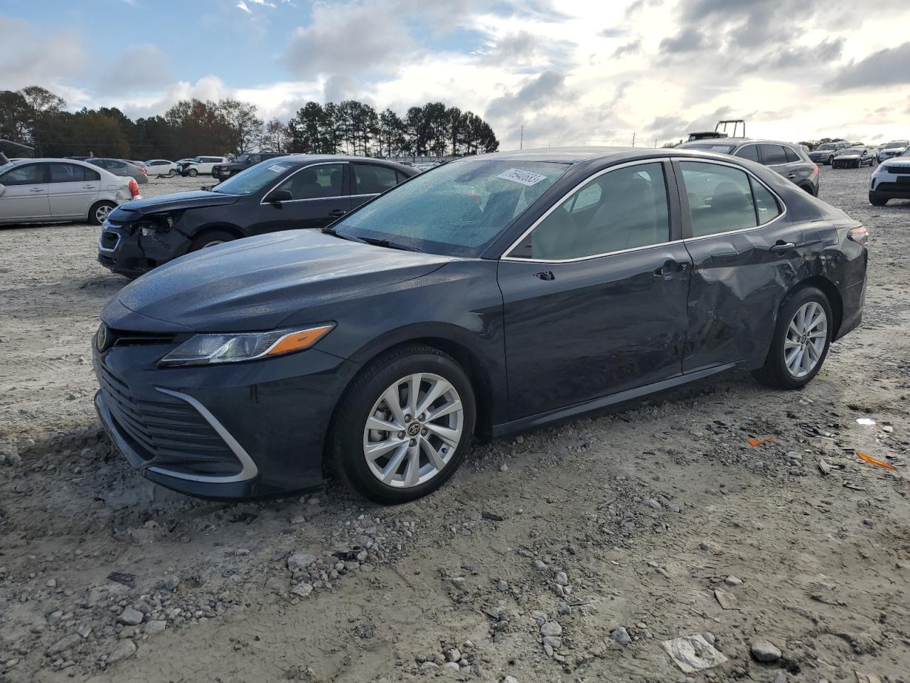 Obraz 1 z Toyota Camry Le 2021 z VIN 4T1C11AK1MU406671