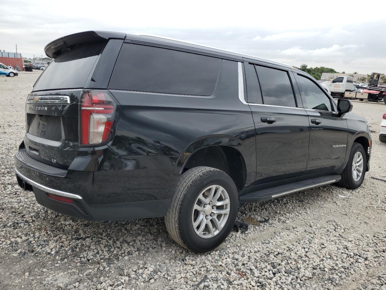 Image 3 of 2021 CHEVROLET SUBURBAN C1500 LT 2021 with VIN 1GNSCCKD0MR179621