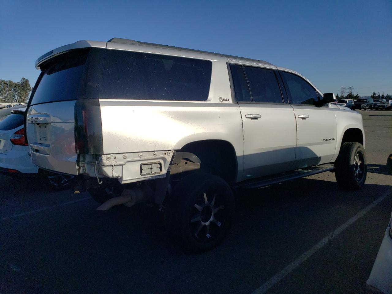 Image 3 of 2017 GMC YUKON XL K1500 SLT 2017 with VIN 1GKS2GKCXHR109855