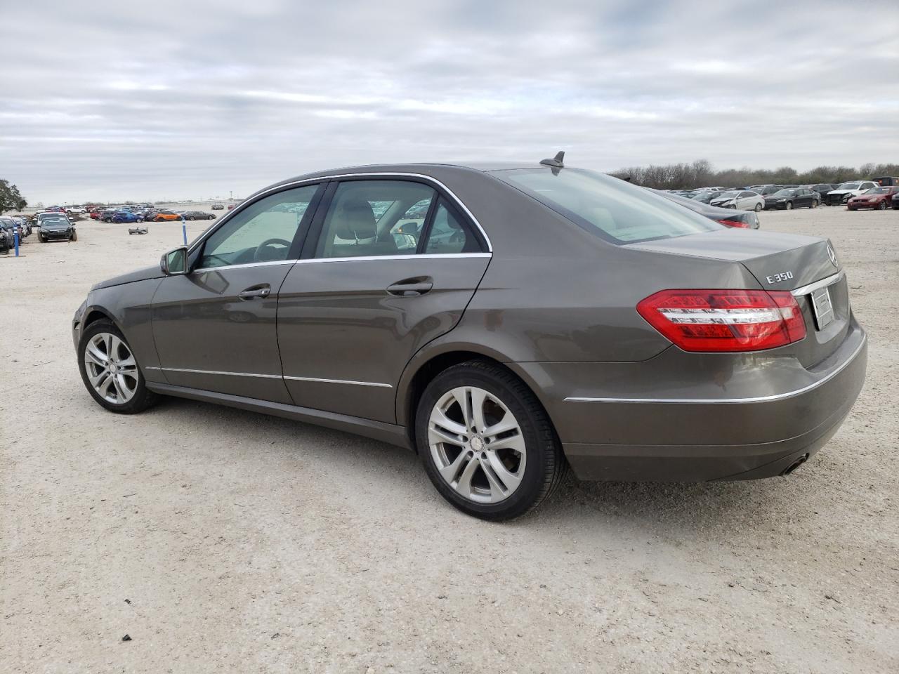 Obraz 2 z 2011 MERCEDES-BENZ E 350 2011 z VIN WDDHF5GB0BA421368