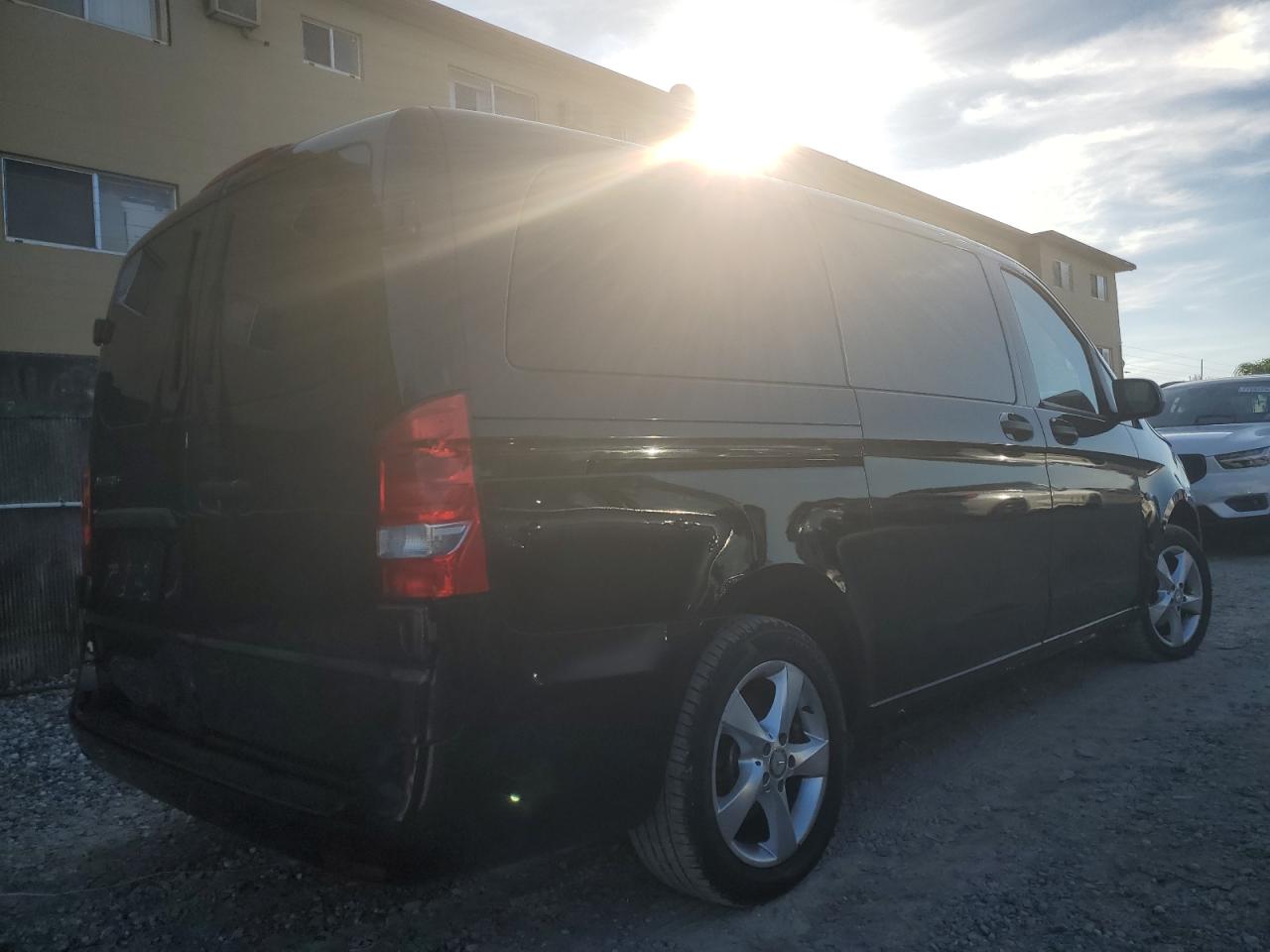 Image 3 of 2018 MERCEDES-BENZ METRIS  2018 with VIN WD4PG2EEXJ3351790