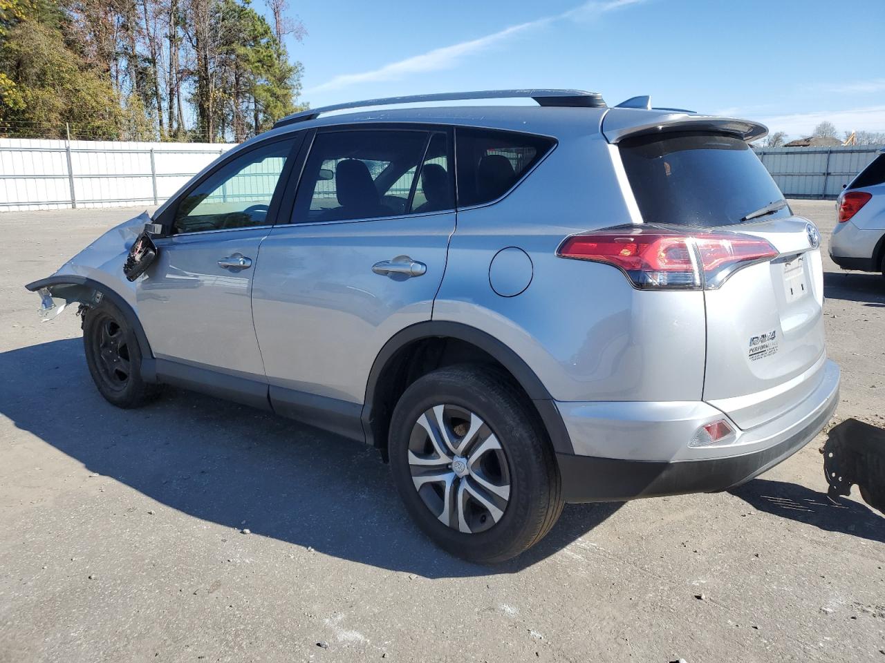 Изображение 2 2018 TOYOTA RAV4 LE 2018 с VIN 2T3ZFREV1JW462918