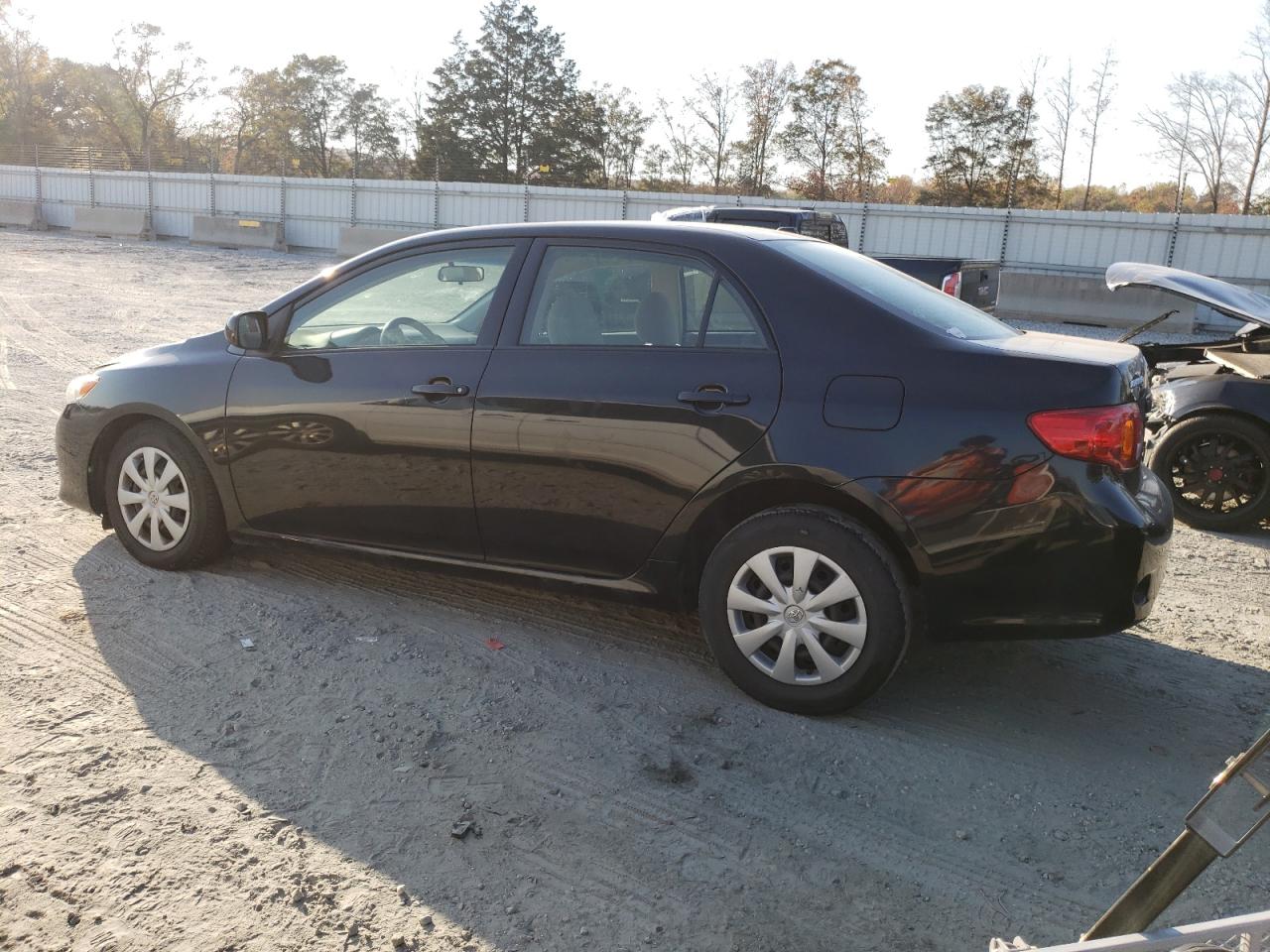 Obraz 2 z 2010 TOYOTA COROLLA BASE 2010 z VIN JTDBU4EE8AJ071757