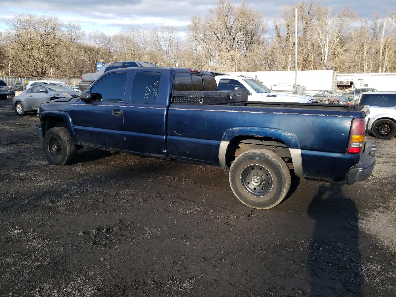 Image 2 of 1999 CHEVROLET SILVERADO K2500 1999 with VIN 1GCGK29U5XE252124