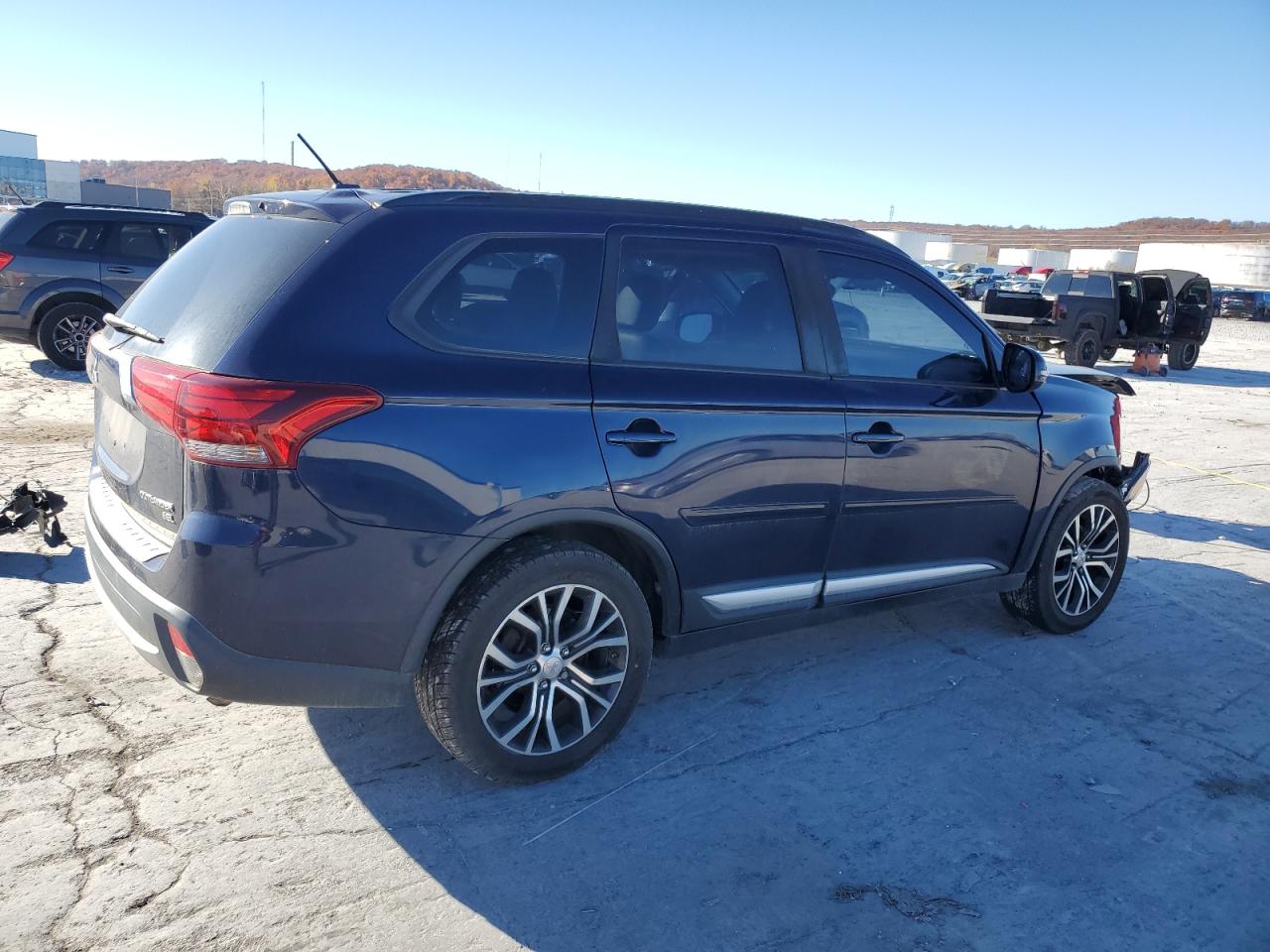 Image 3 of 2016 MITSUBISHI OUTLANDER SE 2016 with VIN JA4AD3A30GZ045202