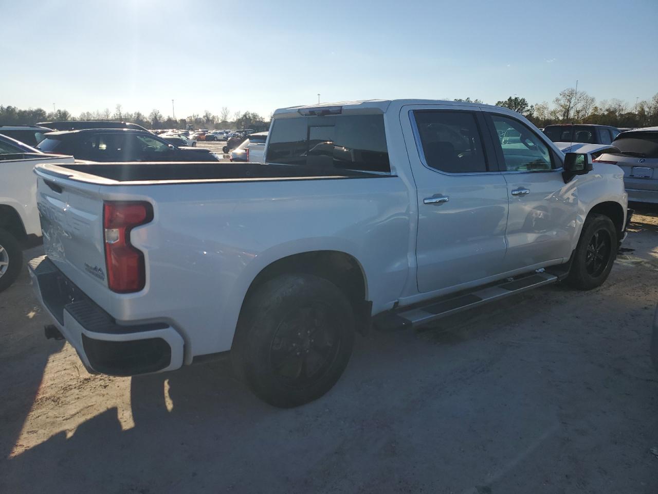 Image 3 of Chevrolet Silverado K1500 High Country 2020 with VIN 3GCUYHET8LG143306