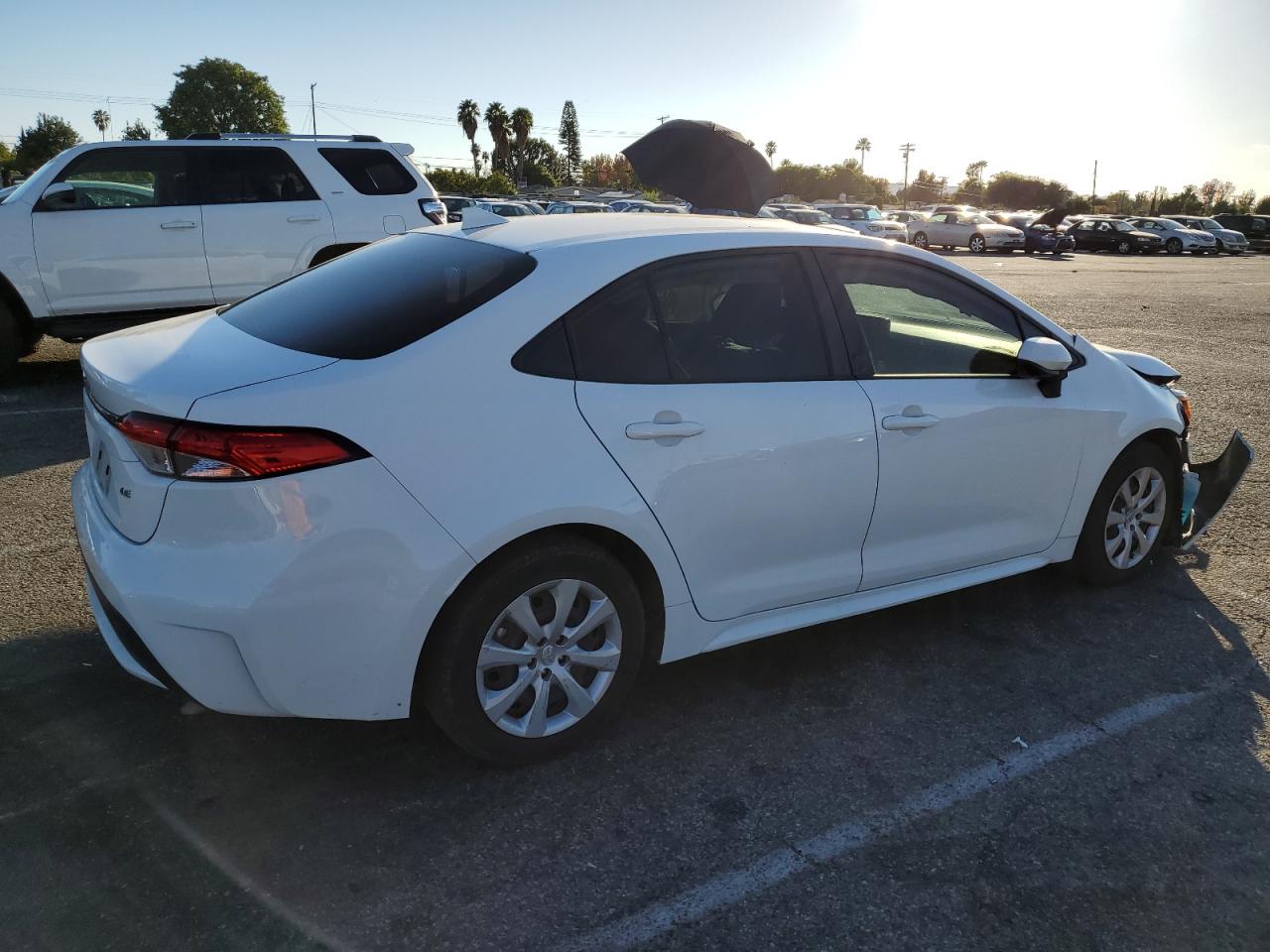 Obraz 3 z 2022 TOYOTA COROLLA LE 2022 z VIN JTDEPMAE4NJ203140