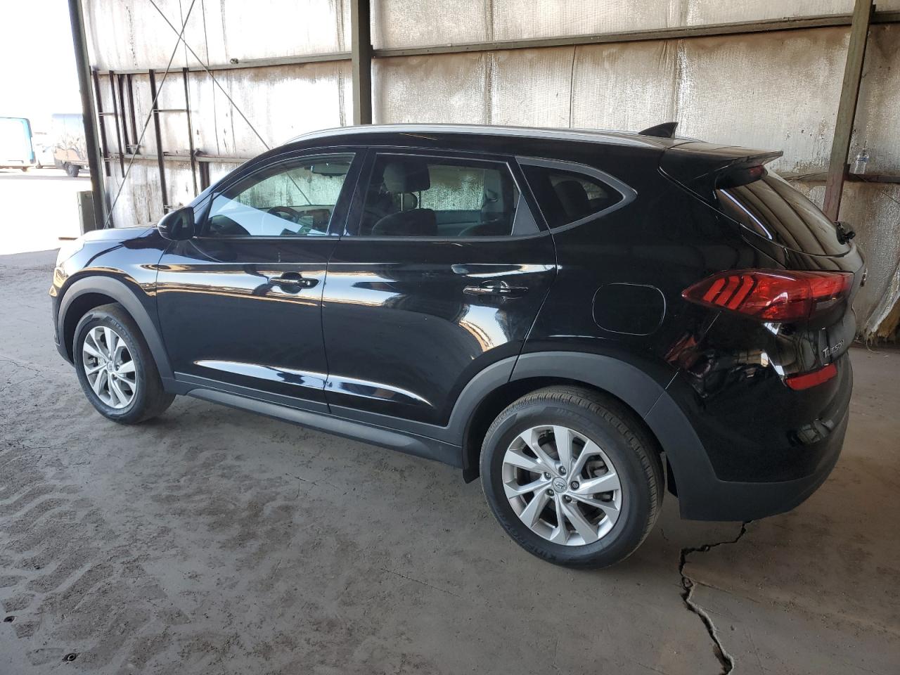 Image 2 of 2020 HYUNDAI TUCSON LIMITED 2020 with VIN KM8J33A40LU177641