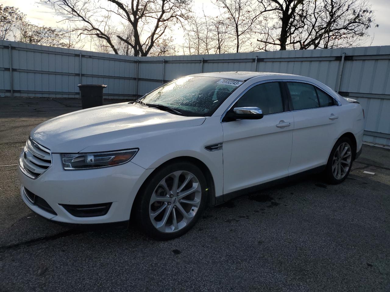 Image 1 of 2016 FORD TAURUS LIMITED 2016 with VIN 1FAHP2J8XGG128414