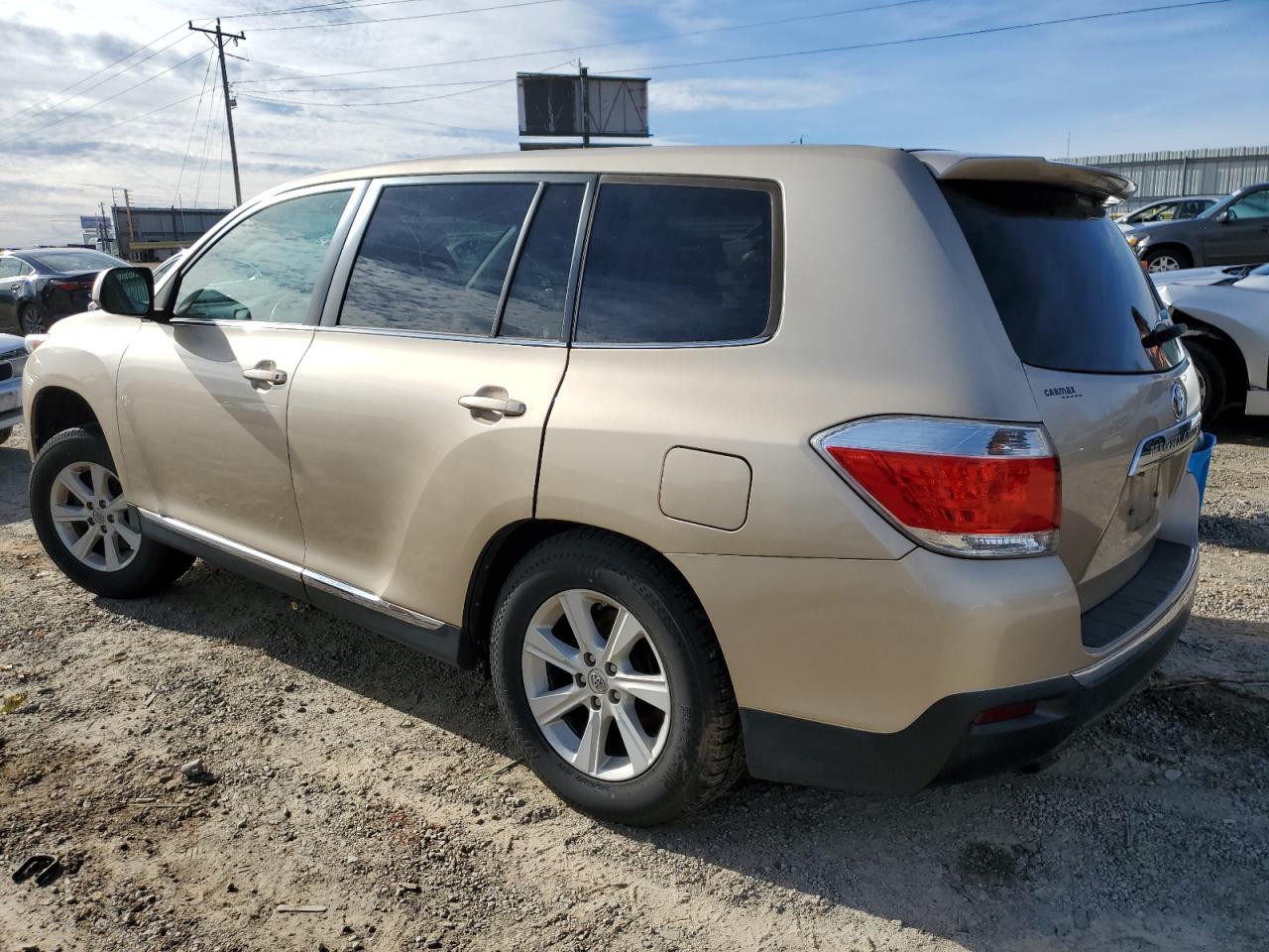 Obraz 2 z 2013 TOYOTA HIGHLANDER BASE 2013 z VIN 5TDBK3EH5DS230526