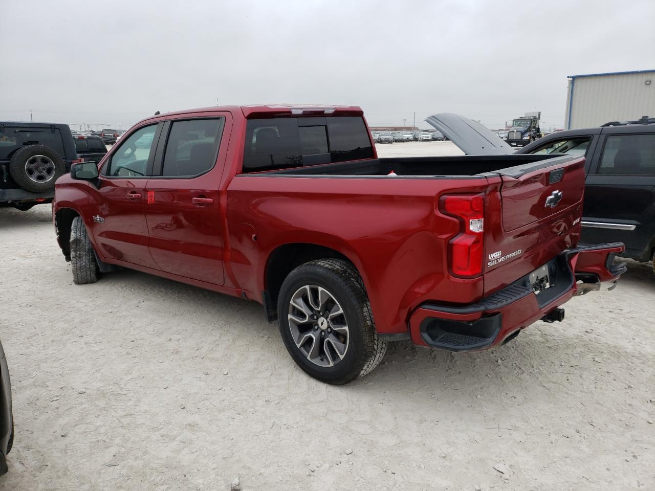 Изображение 2 2021 CHEVROLET SILVERADO K1500 RST 2021 с VIN 3GCUYEEL2MG369471