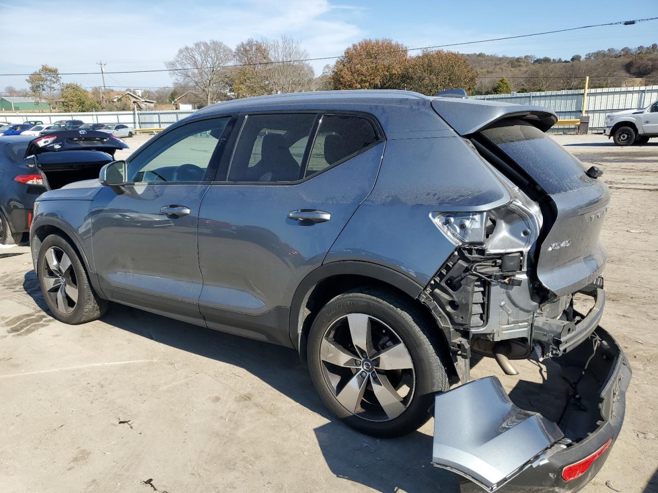 Изображение 2 2019 VOLVO XC40 T5 MOMENTUM 2019 с VIN YV4162XZ4K2013650