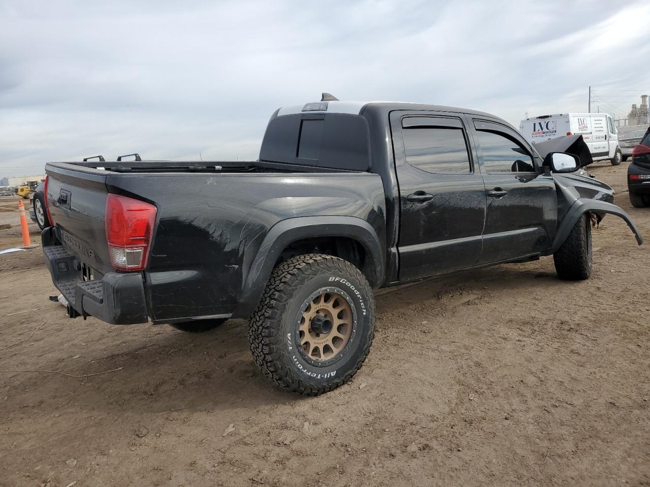 Image 3 of 2017 TOYOTA TACOMA DOUBLE CAB 2017 with VIN 3TMAZ5CN3HM027880