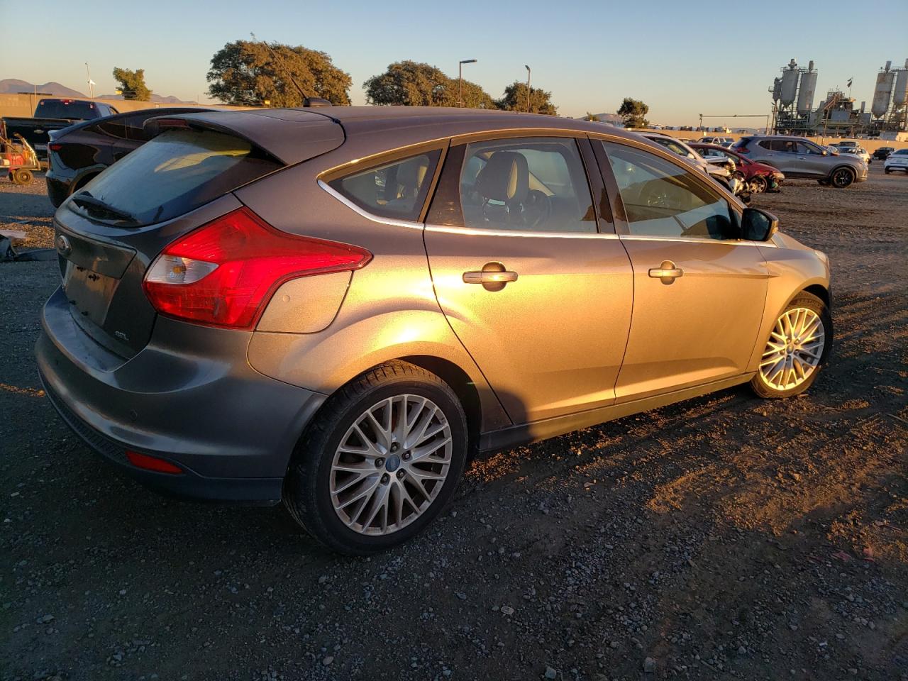 Image 3 of 2012 FORD FOCUS SEL 2012 with VIN 1FAHP3M24CL226806