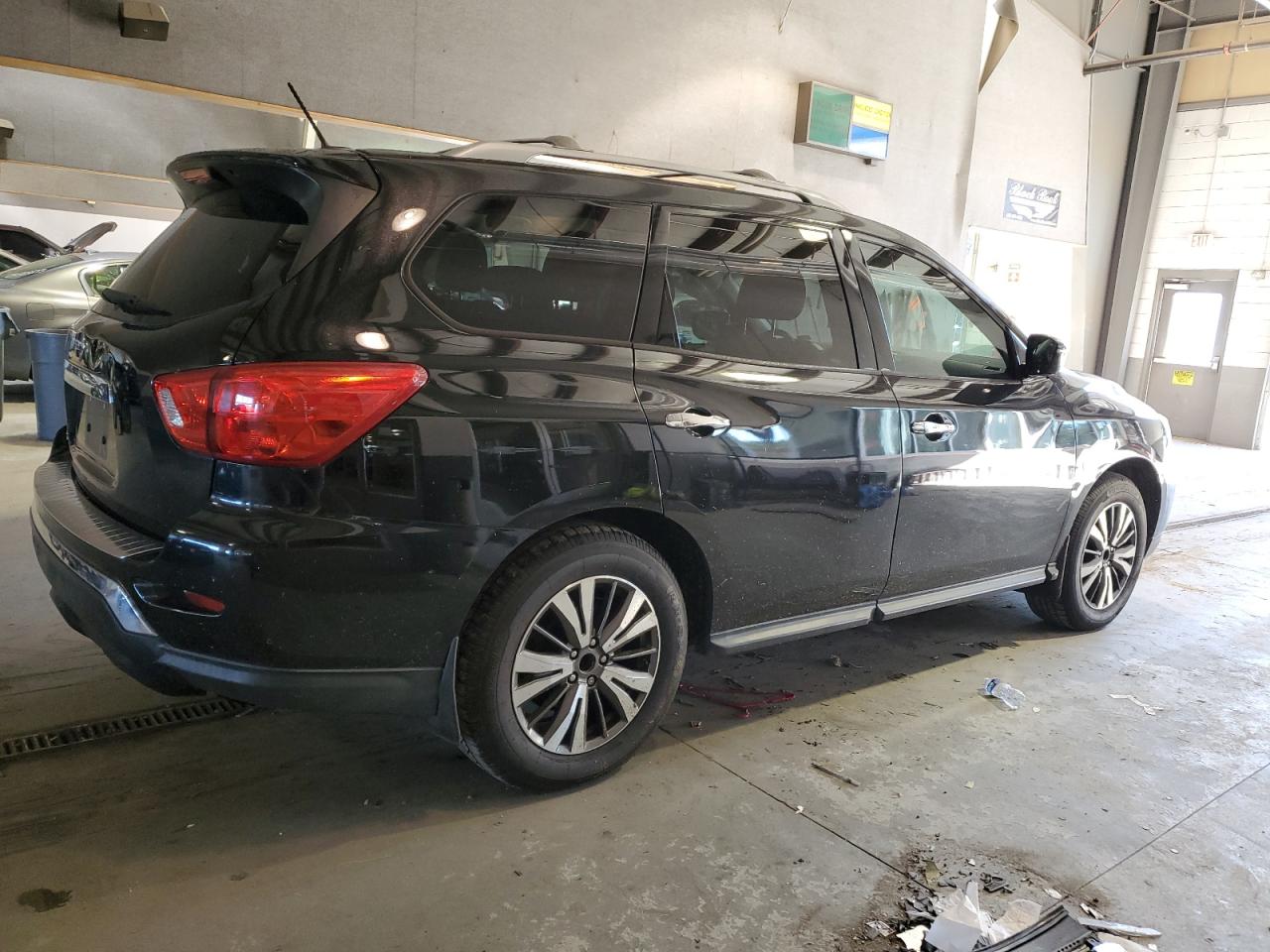 Изображение 3 2017 NISSAN PATHFINDER S 2017 с VIN 5N1DR2MN9HC606802
