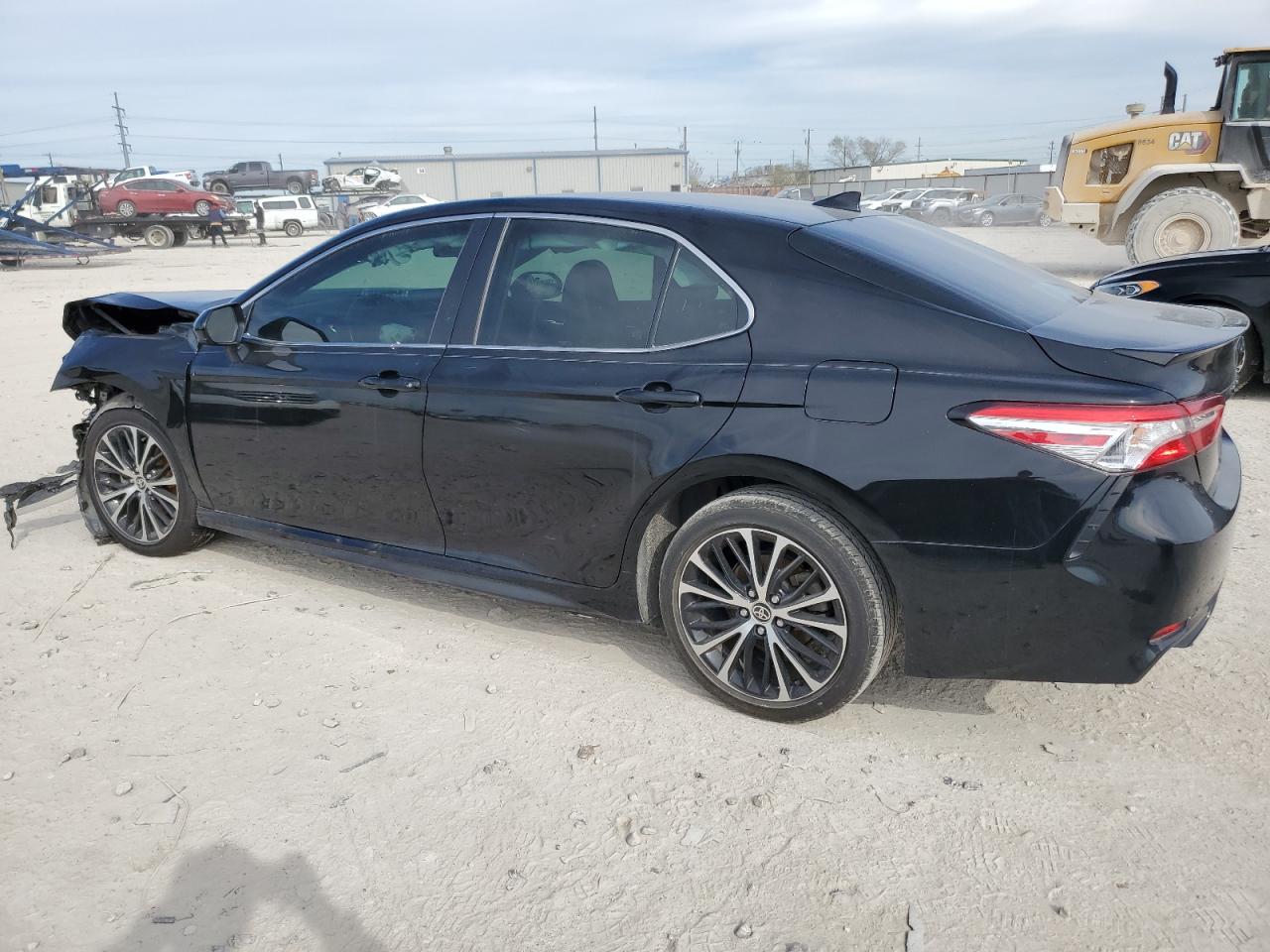 Obraz 2 z 2020 TOYOTA CAMRY SE 2020 z VIN 4T1G11AK2LU383837