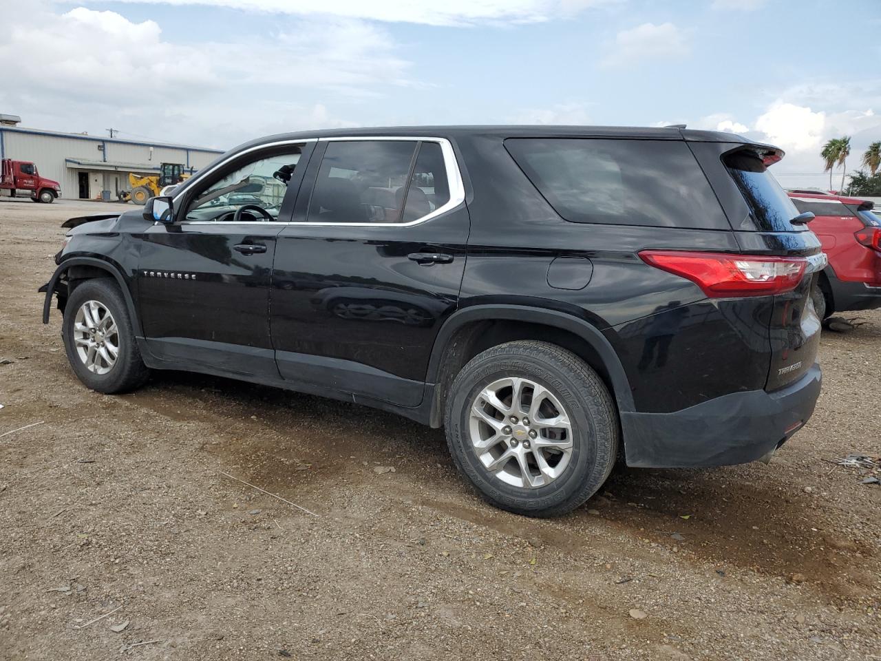 Изображение 2 2020 CHEVROLET TRAVERSE LS 2020 с VIN 1GNERFKW6LJ120987