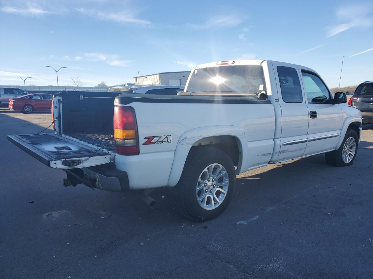 Obraz 3 z 2003 GMC NEW SIERRA K1500 2003 z VIN 2GTEK19V931325873