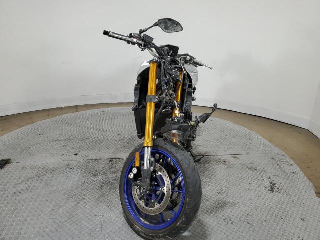 Image 2 of 2015 YAMAHA FZ09  2015 with VIN JYARN33E3FA005306