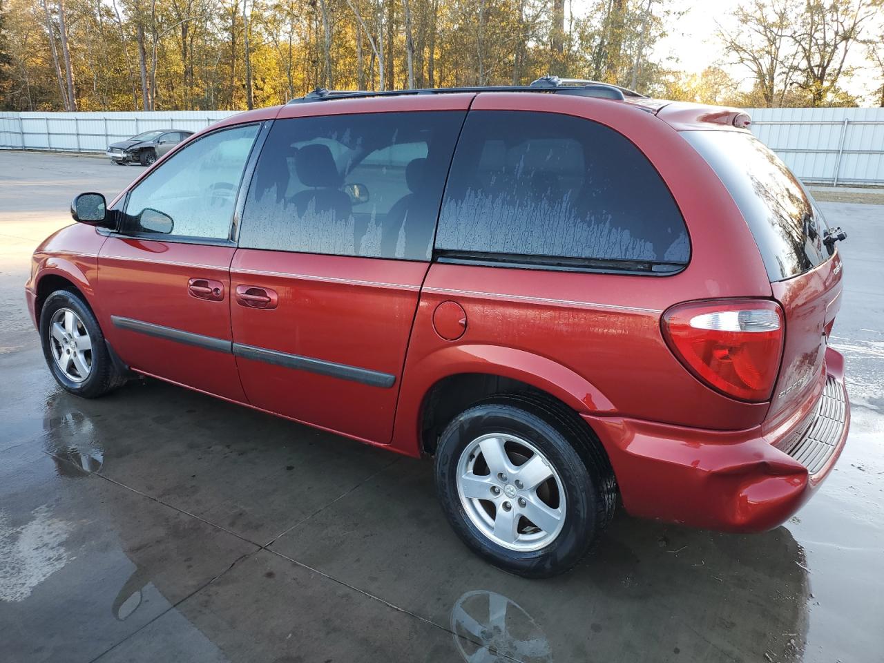 Image 2 of 2005 DODGE CARAVAN SXT 2005 with VIN 1D4GP45R05B155882