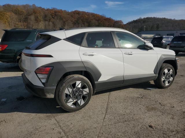 Obraz 3 z 2024 HYUNDAI KONA SEL 2024 z VIN KM8HBCAB2RU041858