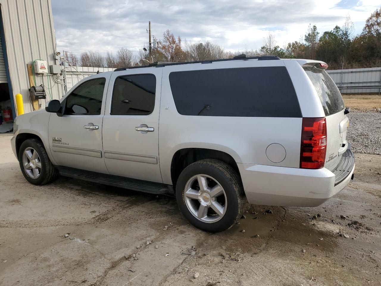 Image 2 of 2012 CHEVROLET SUBURBAN C1500 LT 2012 with VIN 1GNSCJE04CR262738