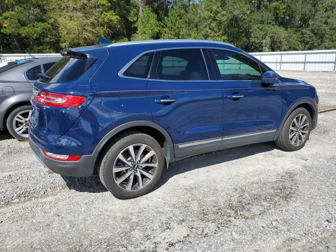 Image 3 of 2019 LINCOLN MKC RESERVE 2019 with VIN 5LMCJ3C91KUL07896