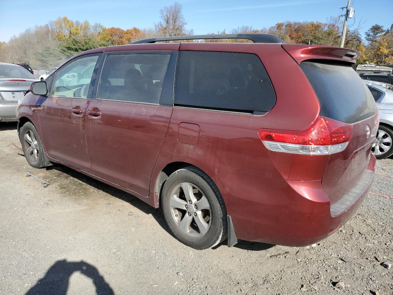 Image 2 of 2011 TOYOTA SIENNA LE 2011 with VIN 5TDKK3DC5BS064527