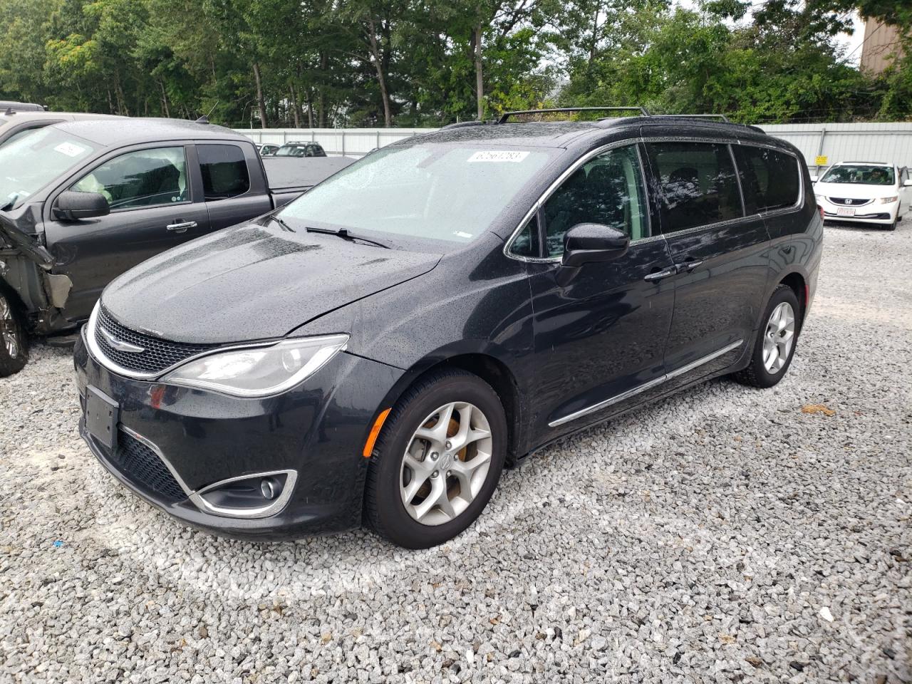 Image 1 of 2017 CHRYSLER PACIFICA TOURING L 2017 with VIN 2C4RC1BG4HR592129