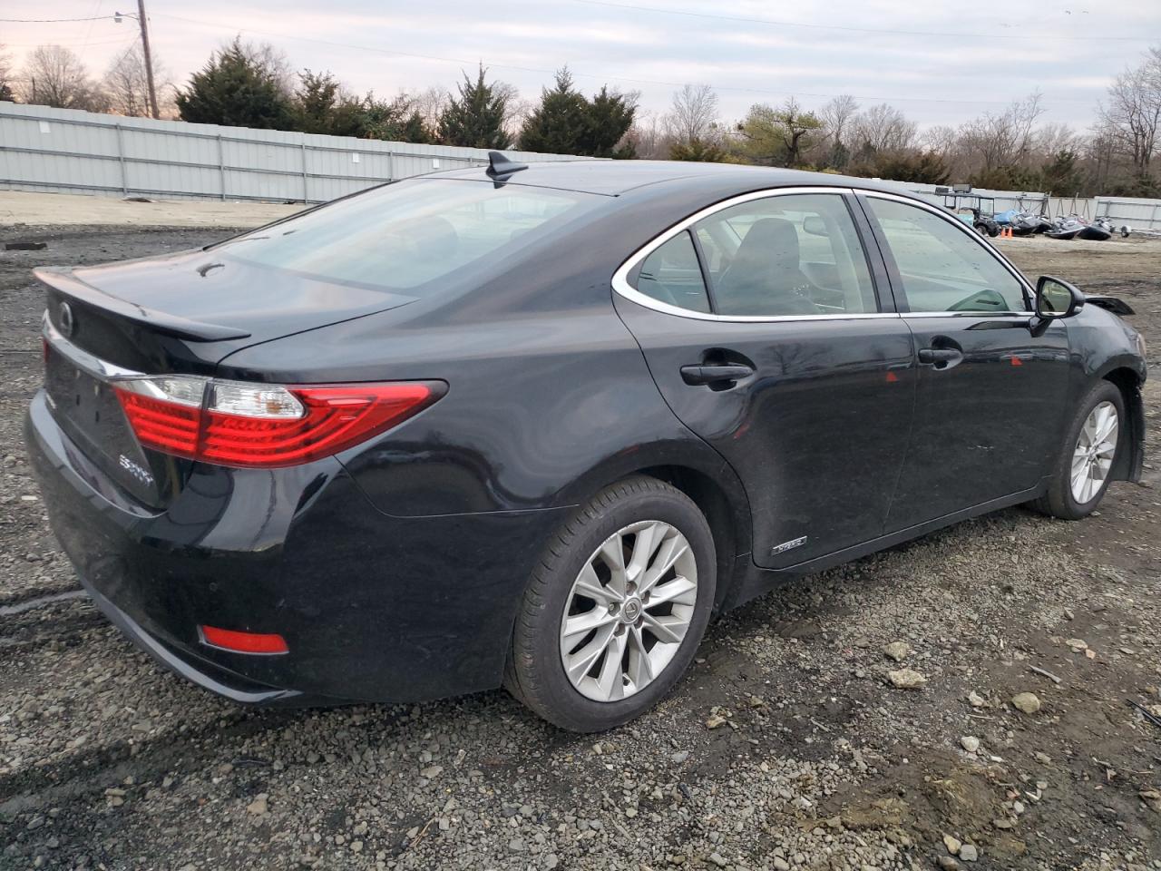 Image 3 of 2013 LEXUS ES 300H 2013 with VIN JTHBW1GG4D2037643