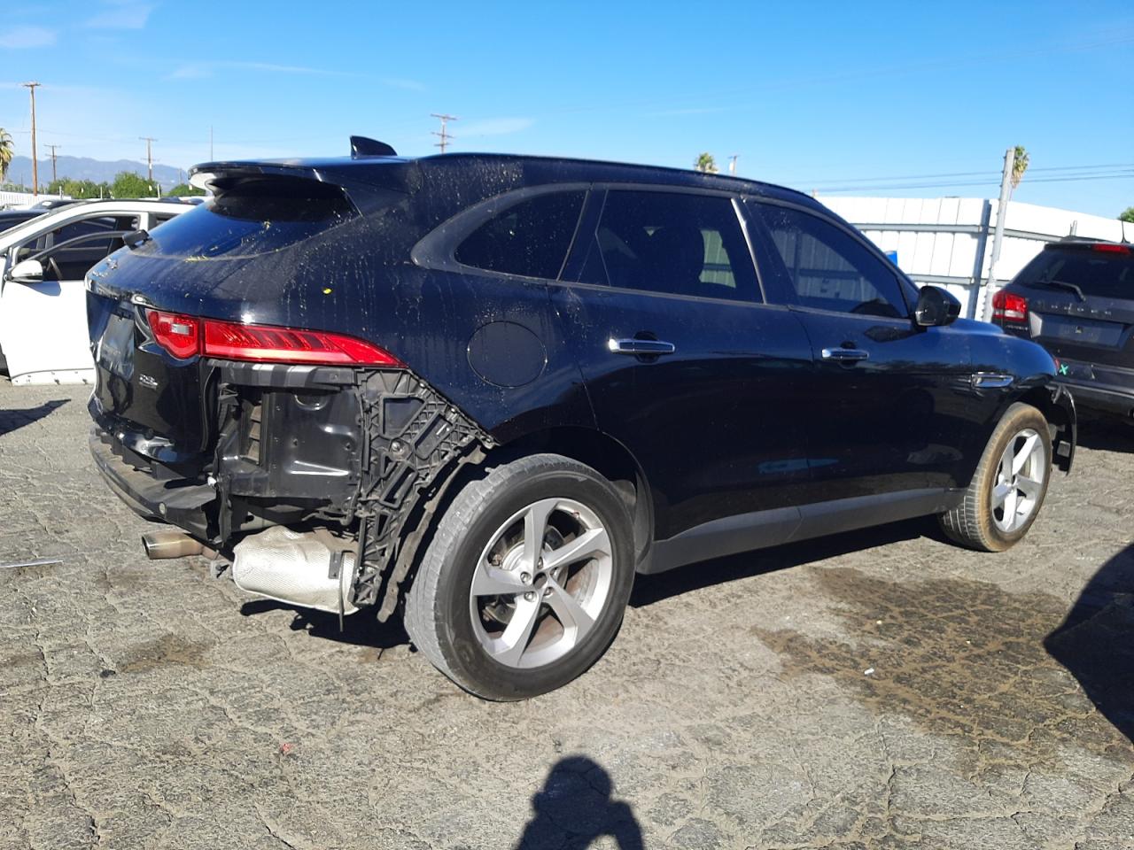 Image 3 of 2018 JAGUAR F-PACE PREMIUM 2018 with VIN SADCJ2FX1JA275824