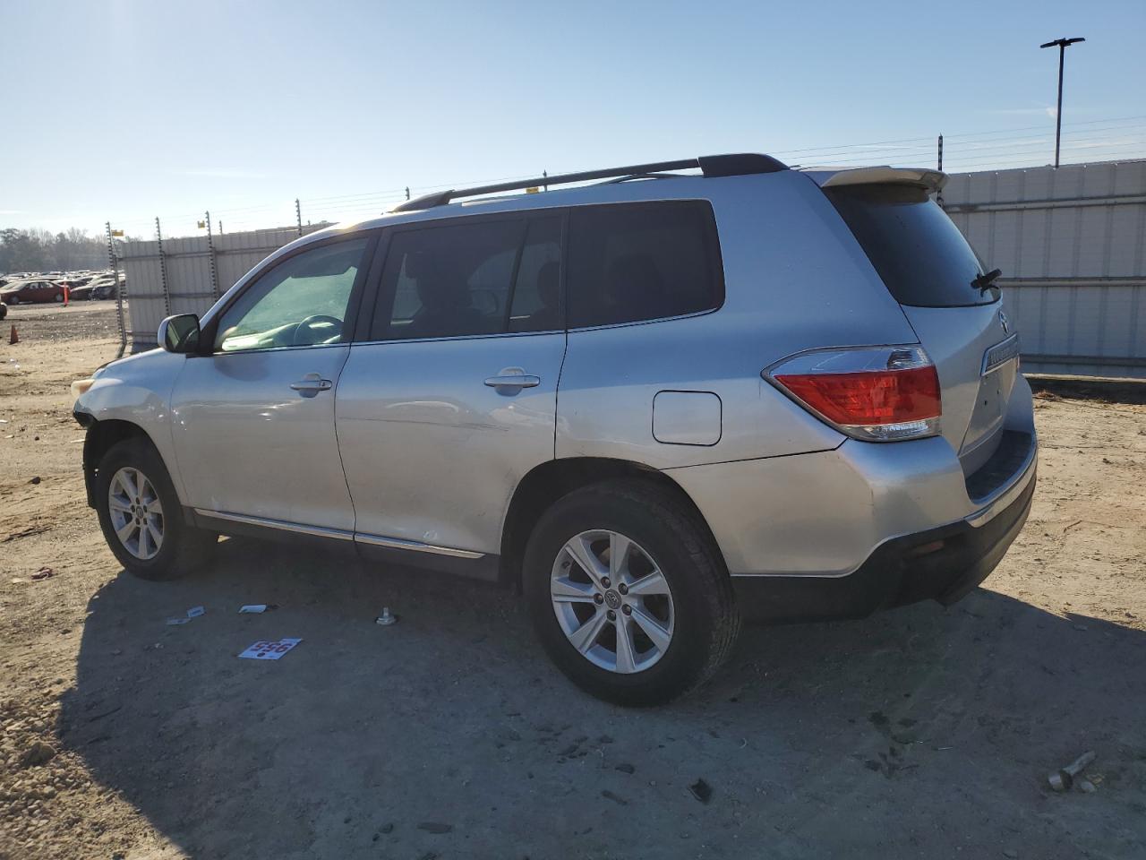 Изображение 2 2011 TOYOTA HIGHLANDER BASE 2011 с VIN 5TDZK3EH3BS034385