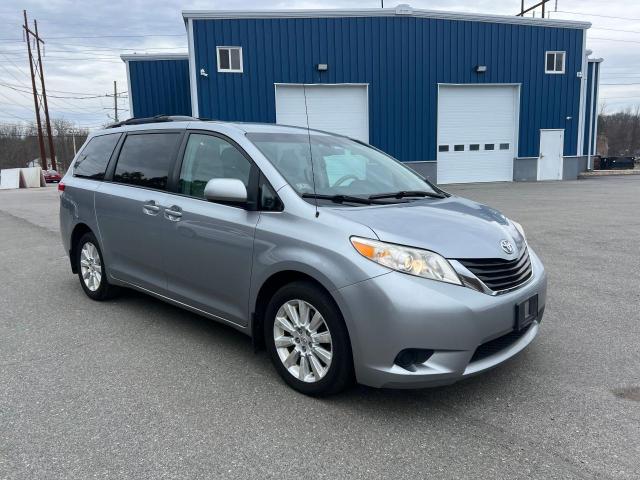 2011 TOYOTA SIENNA LE 2011 image