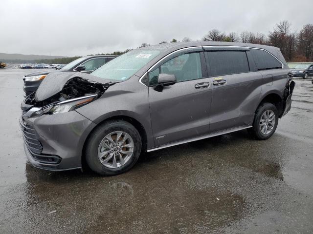 2021 TOYOTA SIENNA LE 2021 image