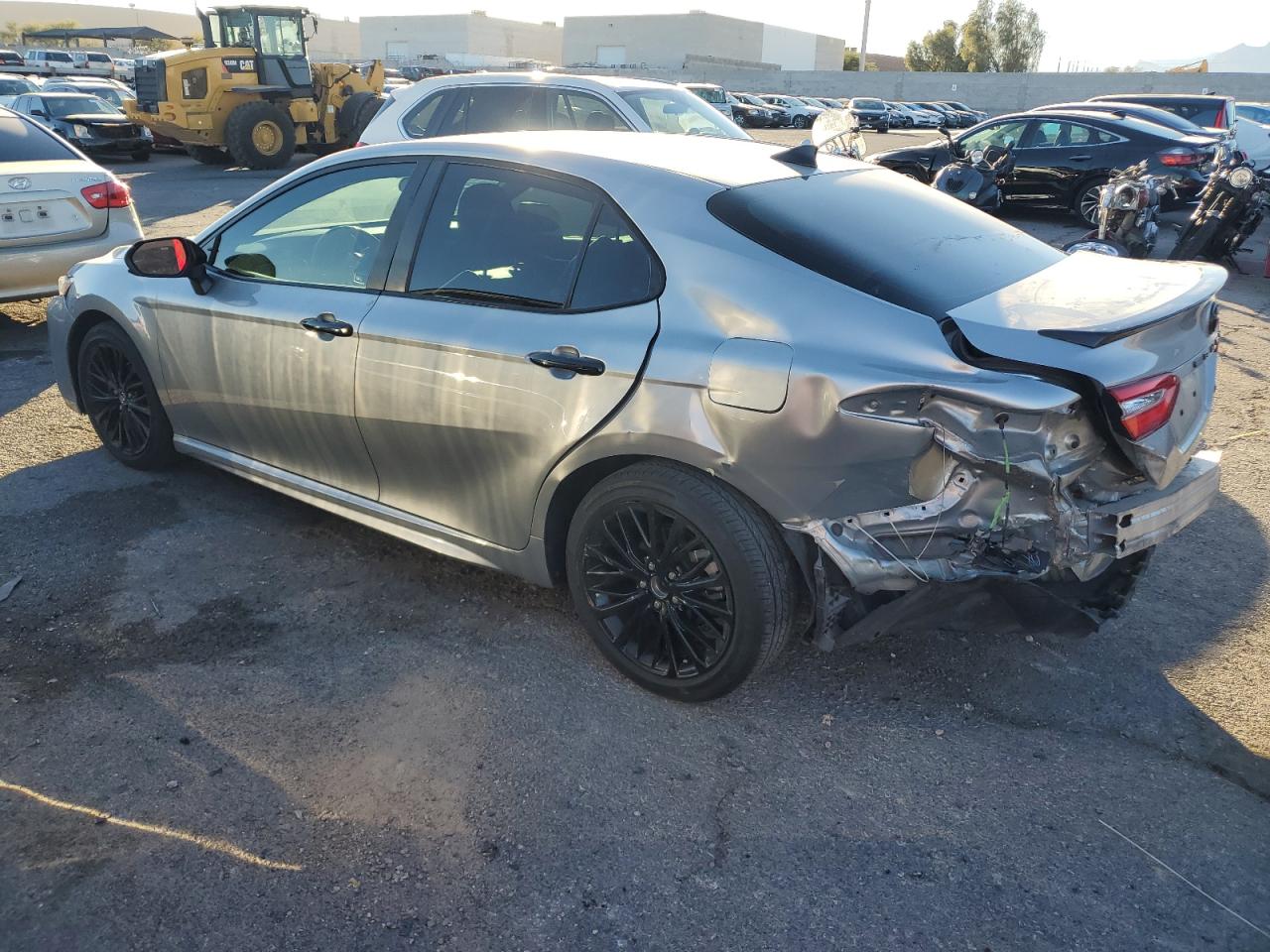 Obraz 2 z 2020 TOYOTA CAMRY SE 2020 z VIN 4T1G11AKXLU356465