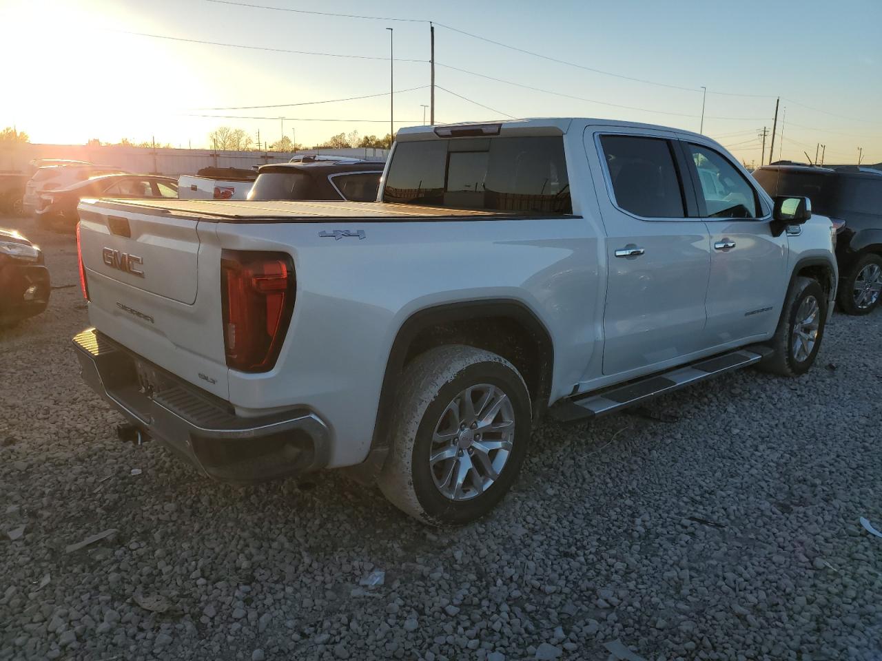 Obraz 3 z 2019 GMC SIERRA K1500 SLT 2019 z VIN 3GTU9DED3KG163573