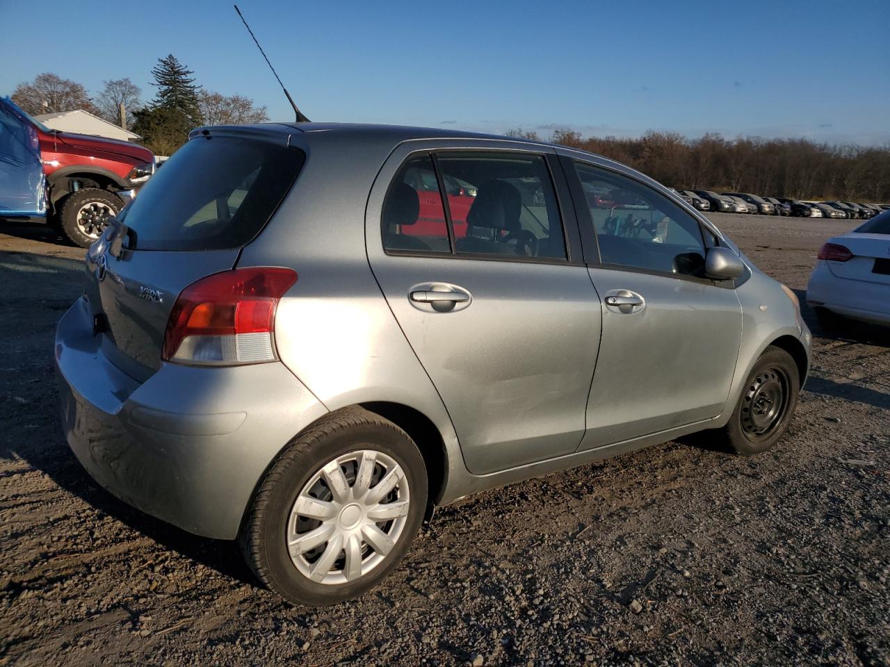 Obraz 3 z 2010 TOYOTA YARIS  2010 z VIN JTDKT4K32A5321556